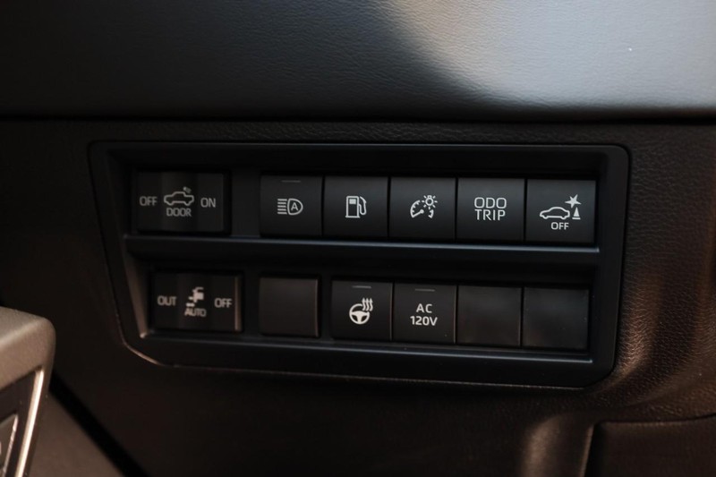 Toyota Tundra 4WD Vehicle Image 21