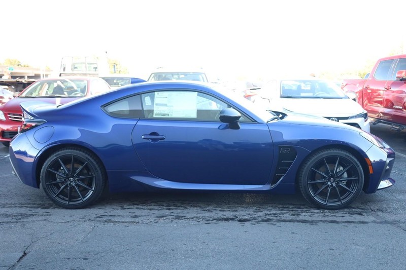 Toyota GR86 Vehicle Full-screen Gallery Image 5