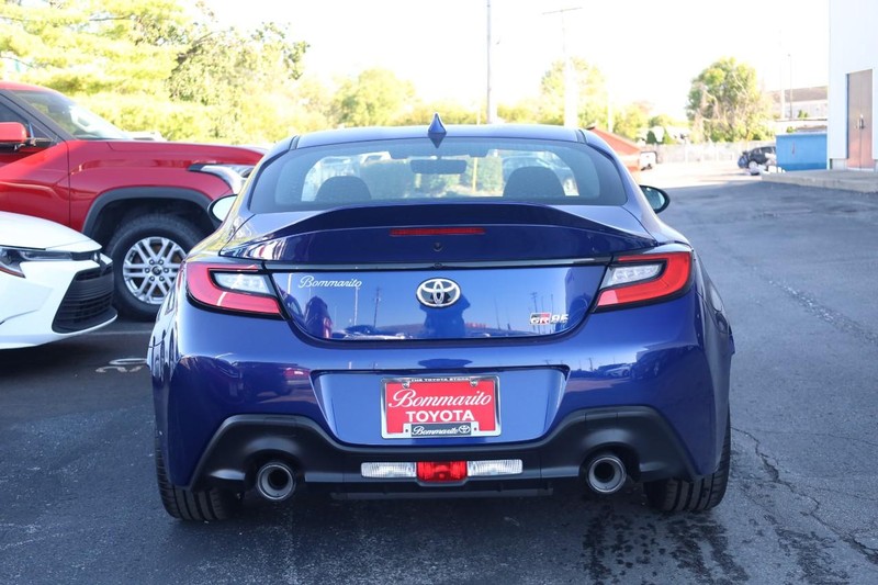 Toyota GR86 Vehicle Full-screen Gallery Image 6