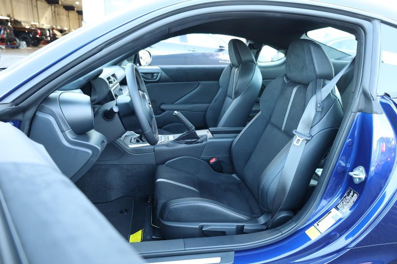 Toyota GR86 Vehicle Full-screen Gallery Image 8