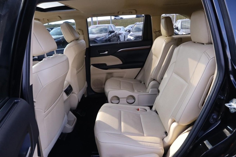 Toyota Highlander Vehicle Image 11