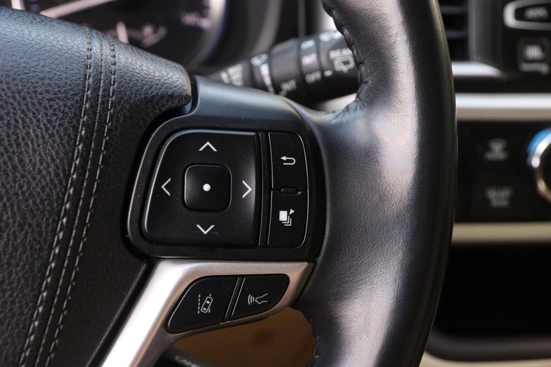 Toyota Highlander Vehicle Image 15