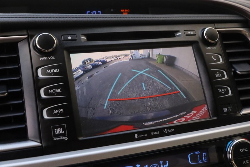 Toyota Highlander Vehicle Image 19