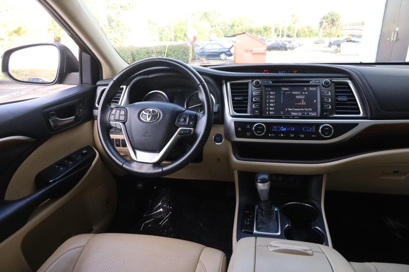 Toyota Highlander Vehicle Image 25