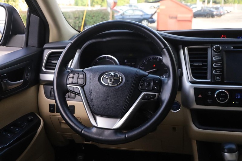 Toyota Highlander Vehicle Image 26