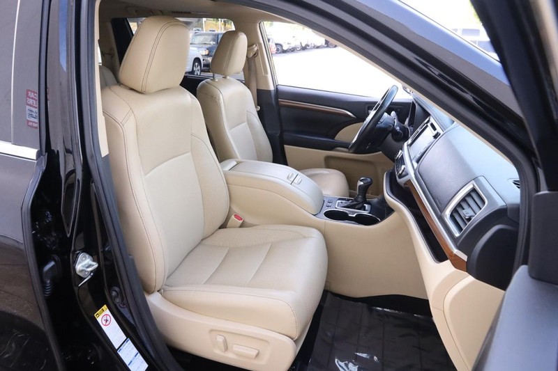 Toyota Highlander Vehicle Image 29