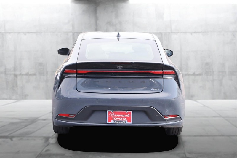 Toyota Prius Vehicle Image 06