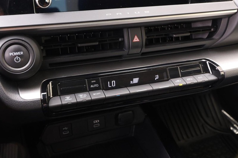 Toyota Prius Vehicle Image 17