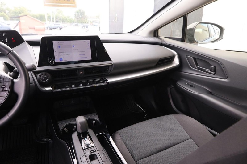 Toyota Prius Vehicle Image 24