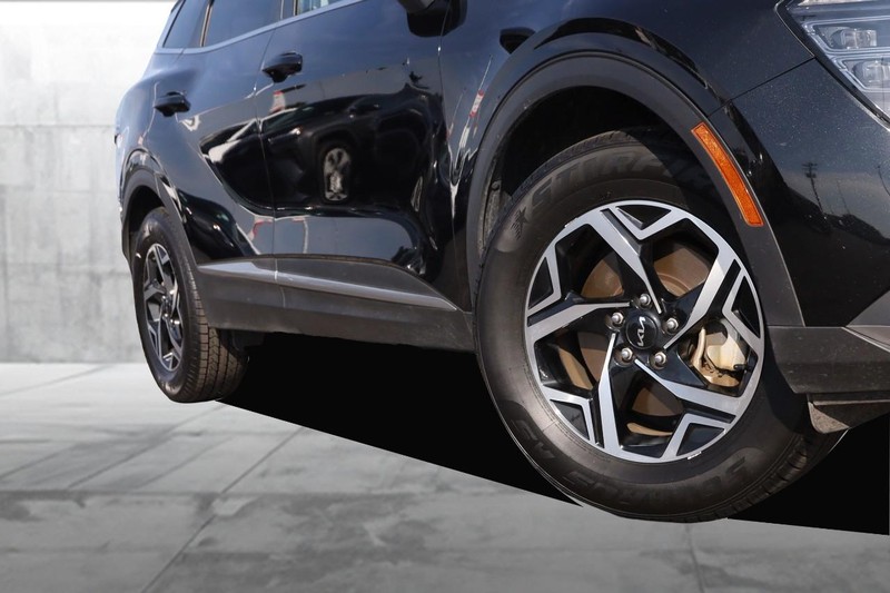 Kia Sportage Vehicle Full-screen Gallery Image 3