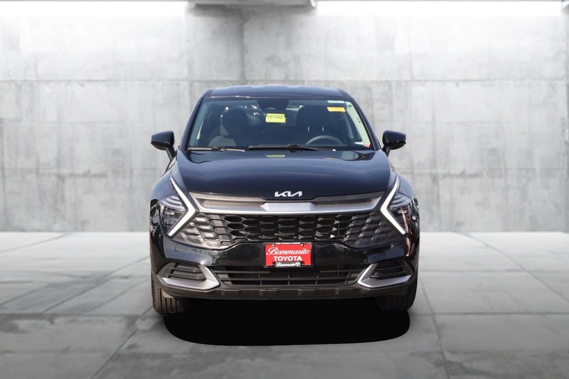 Kia Sportage Vehicle Full-screen Gallery Image 4