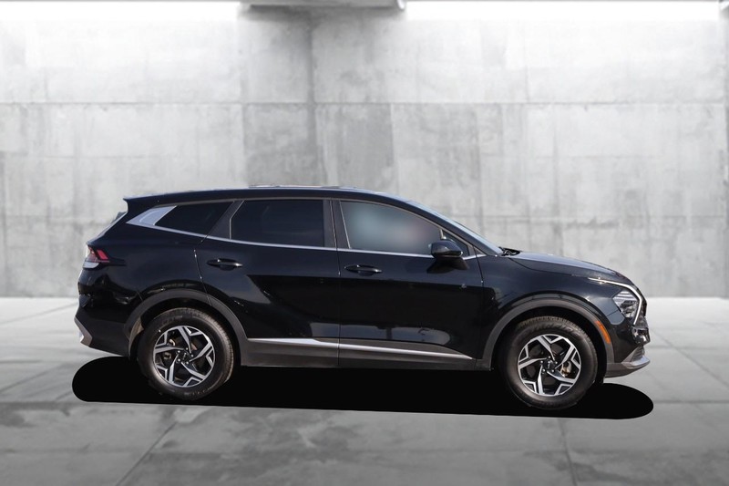 Kia Sportage Vehicle Full-screen Gallery Image 5