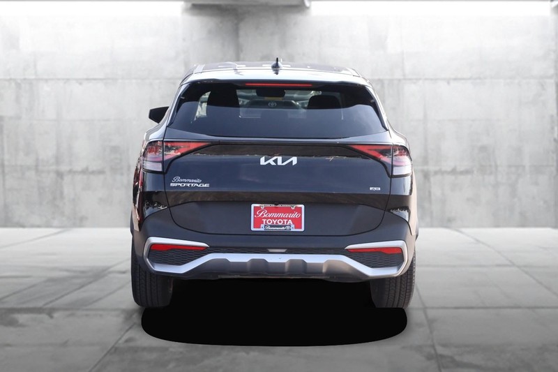 Kia Sportage Vehicle Full-screen Gallery Image 6
