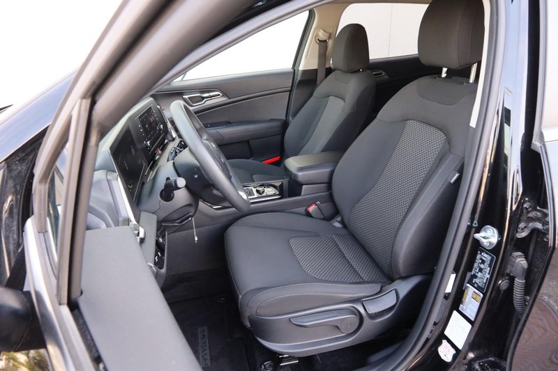 Kia Sportage Vehicle Full-screen Gallery Image 8