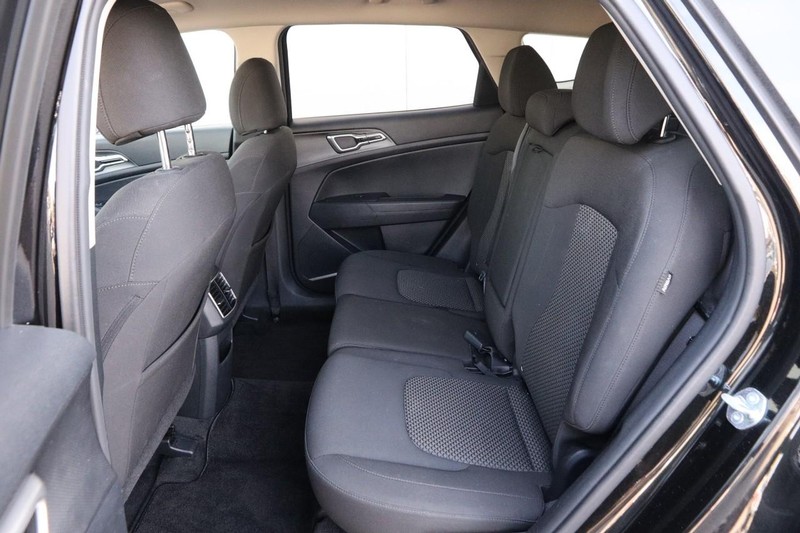 Kia Sportage Vehicle Full-screen Gallery Image 9