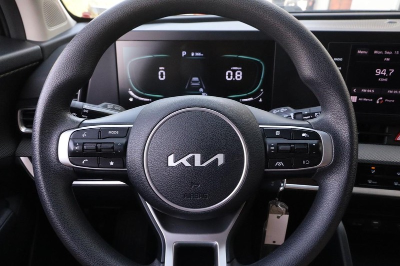 Kia Sportage Vehicle Full-screen Gallery Image 10