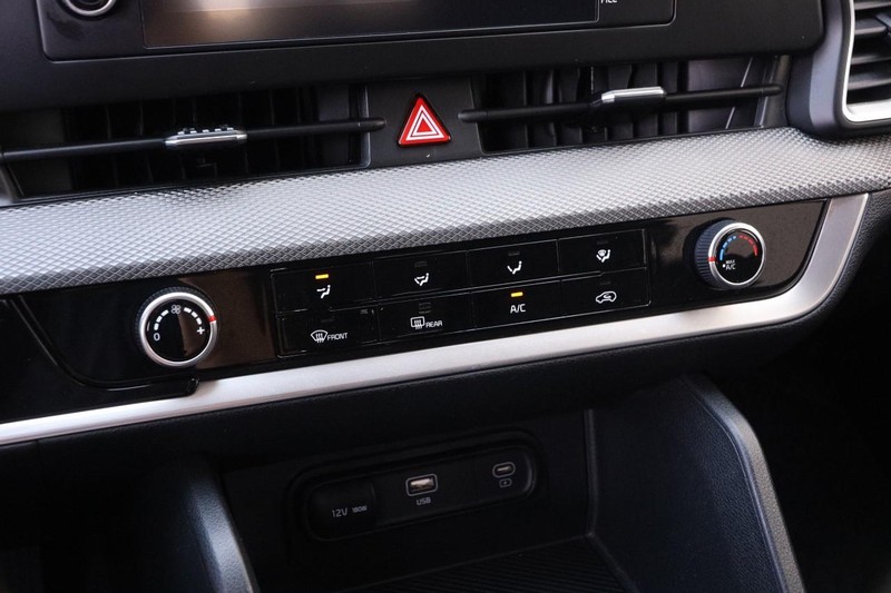 Kia Sportage Vehicle Full-screen Gallery Image 16