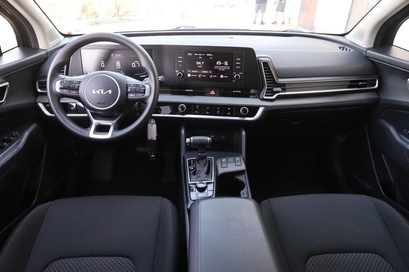 Kia Sportage Vehicle Full-screen Gallery Image 20