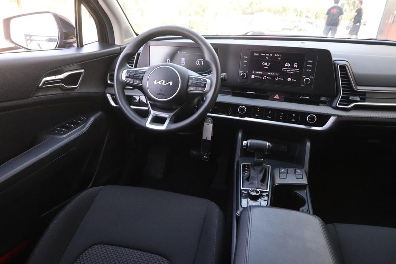 Kia Sportage Vehicle Full-screen Gallery Image 21