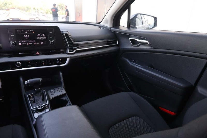 Kia Sportage Vehicle Full-screen Gallery Image 24