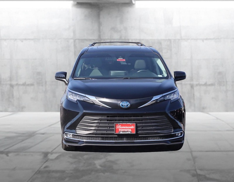 Toyota Sienna Vehicle Full-screen Gallery Image 4