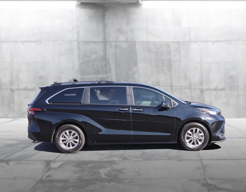 Toyota Sienna Vehicle Full-screen Gallery Image 5