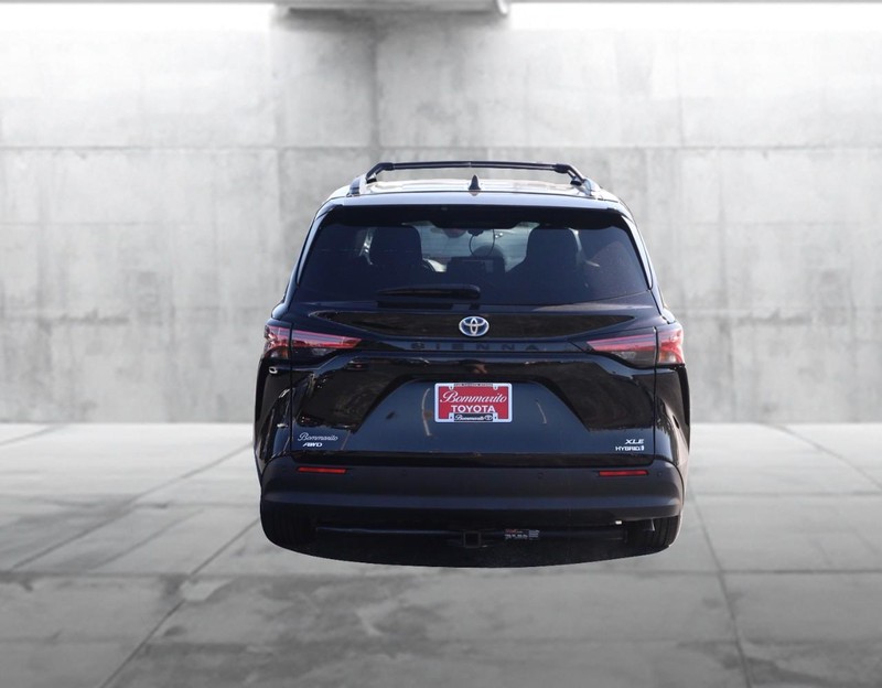 Toyota Sienna Vehicle Full-screen Gallery Image 6