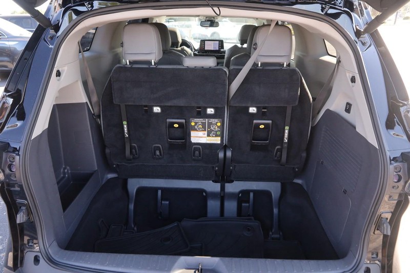 Toyota Sienna Vehicle Full-screen Gallery Image 7