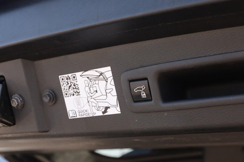 Toyota Sienna Vehicle Full-screen Gallery Image 8