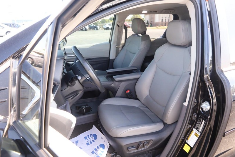 Toyota Sienna Vehicle Full-screen Gallery Image 10