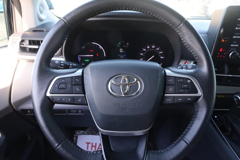 Toyota Sienna Vehicle Full-screen Gallery Image 13