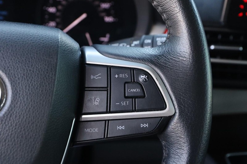 Toyota Sienna Vehicle Full-screen Gallery Image 15