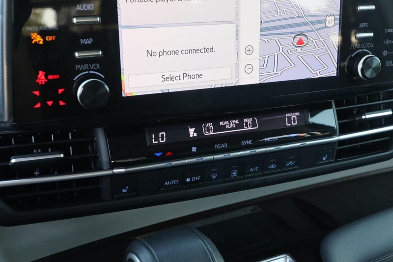 Toyota Sienna Vehicle Full-screen Gallery Image 19