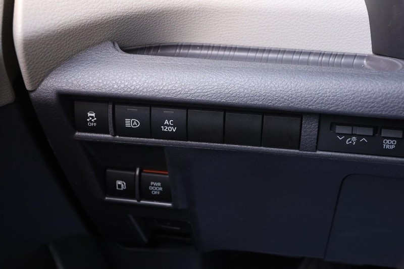 Toyota Sienna Vehicle Full-screen Gallery Image 21