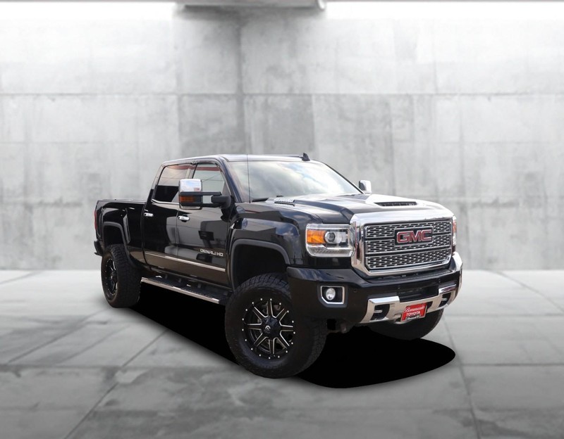 GMC Sierra 2500HD Vehicle Full-screen Gallery Image 2