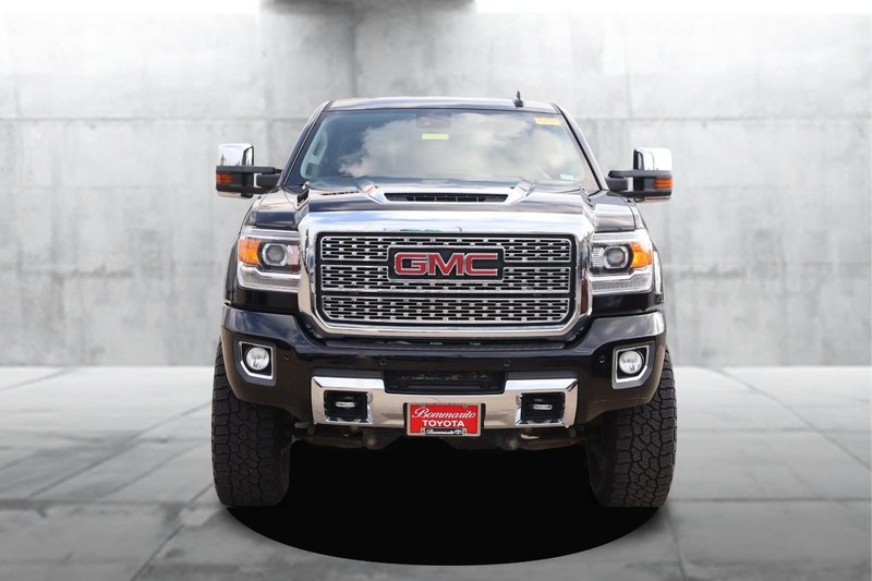 GMC Sierra 2500HD Vehicle Full-screen Gallery Image 4