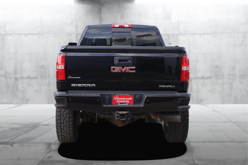 GMC Sierra 2500HD Vehicle Full-screen Gallery Image 6