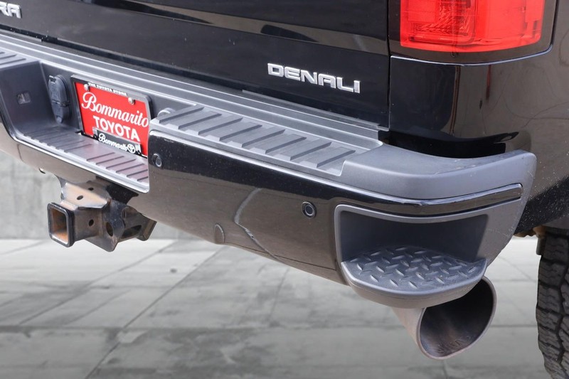 GMC Sierra 2500HD Vehicle Full-screen Gallery Image 7