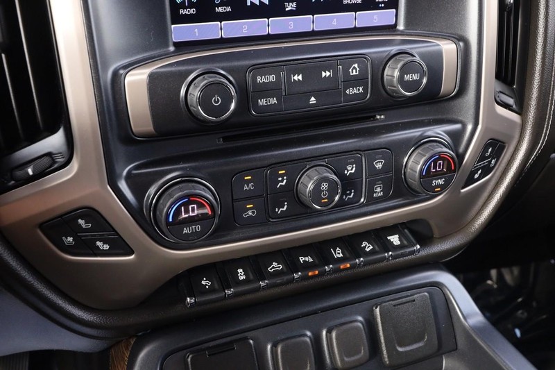 GMC Sierra 2500HD Vehicle Full-screen Gallery Image 17