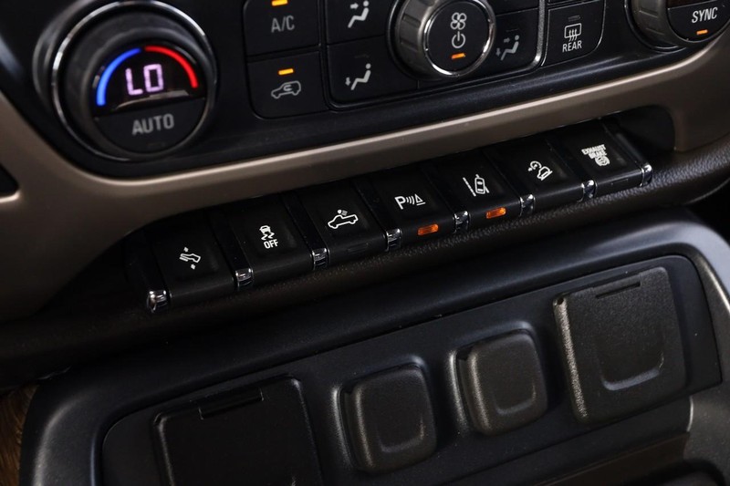 GMC Sierra 2500HD Vehicle Full-screen Gallery Image 19