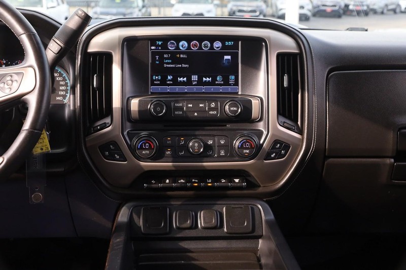 GMC Sierra 2500HD Vehicle Full-screen Gallery Image 24
