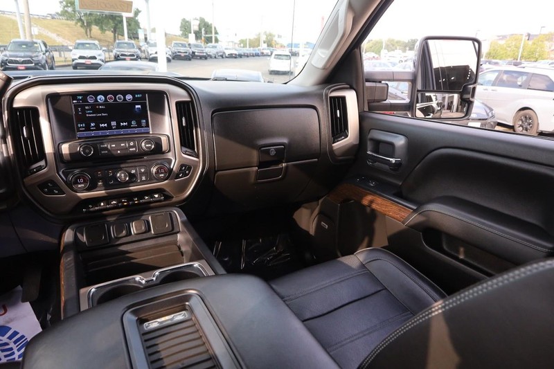 GMC Sierra 2500HD Vehicle Full-screen Gallery Image 25