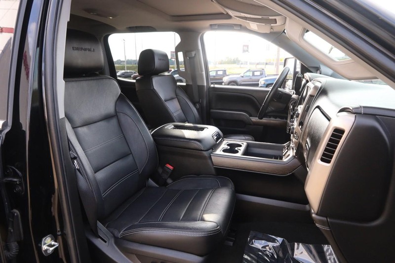 GMC Sierra 2500HD Vehicle Full-screen Gallery Image 26