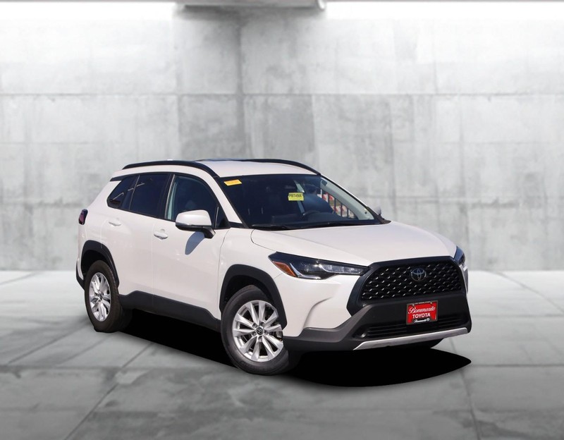 Toyota Corolla Cross Vehicle Full-screen Gallery Image 2