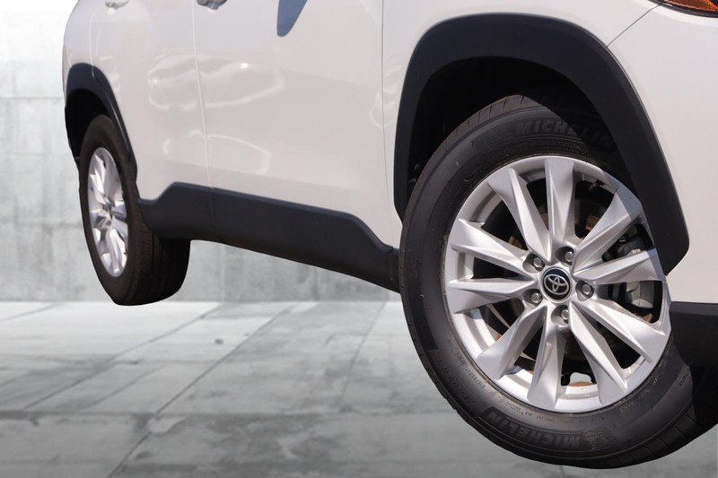 Toyota Corolla Cross Vehicle Full-screen Gallery Image 3