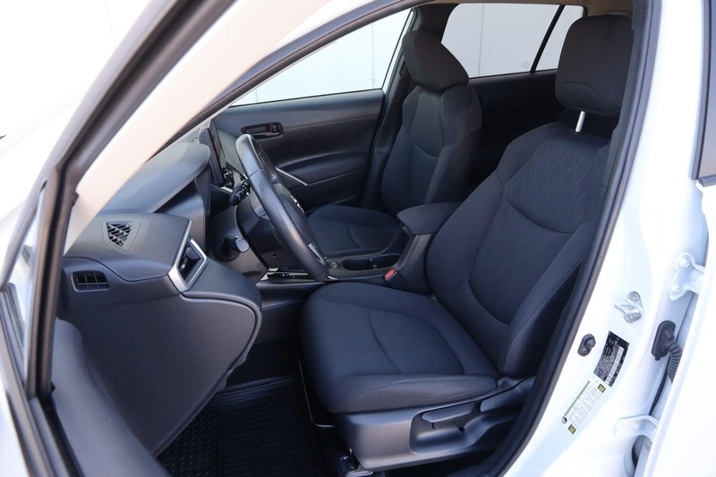 Toyota Corolla Cross Vehicle Full-screen Gallery Image 8