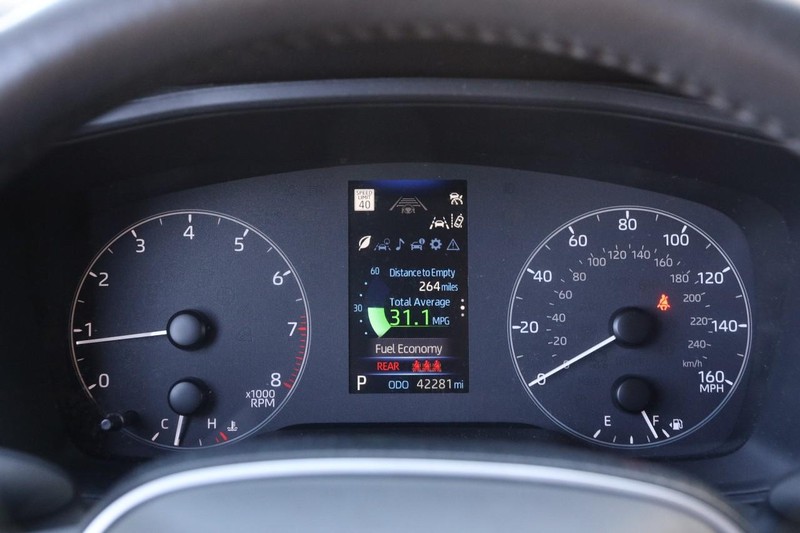 Toyota Corolla Cross Vehicle Full-screen Gallery Image 13