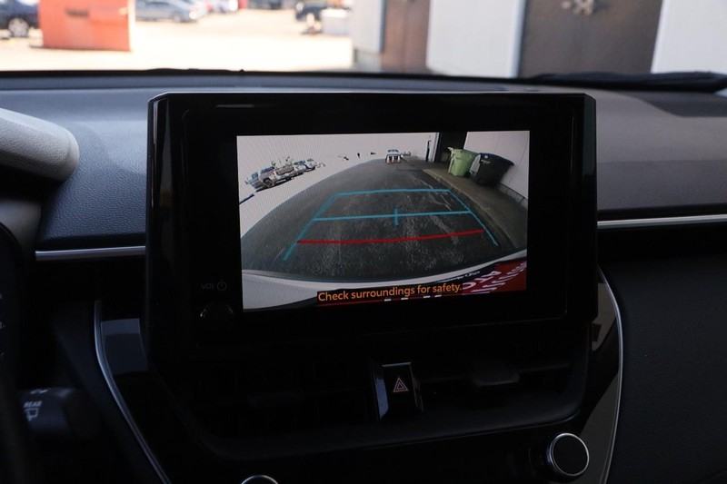 Toyota Corolla Cross Vehicle Full-screen Gallery Image 15