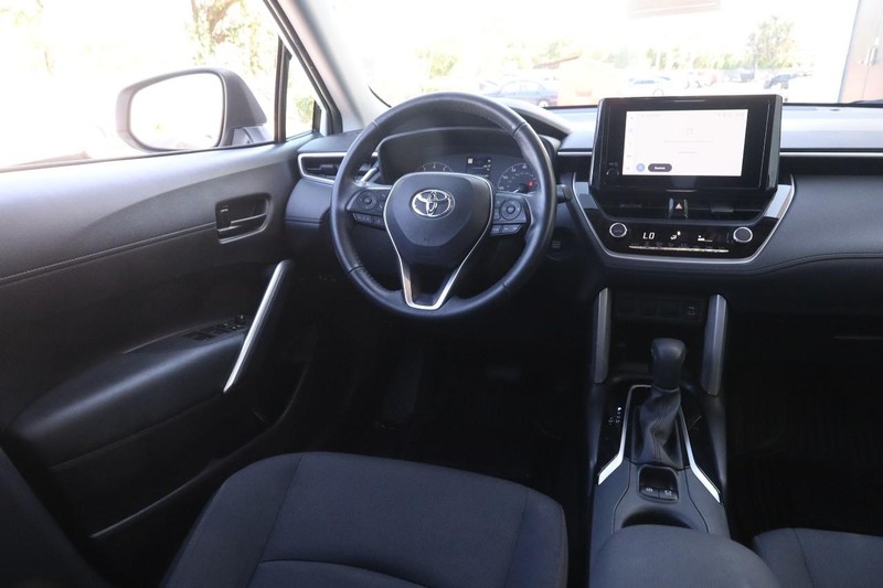 Toyota Corolla Cross Vehicle Full-screen Gallery Image 18