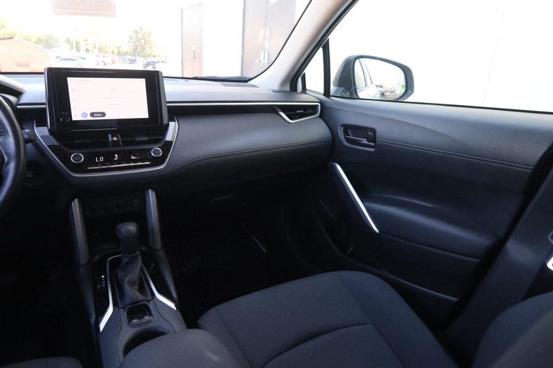 Toyota Corolla Cross Vehicle Full-screen Gallery Image 21